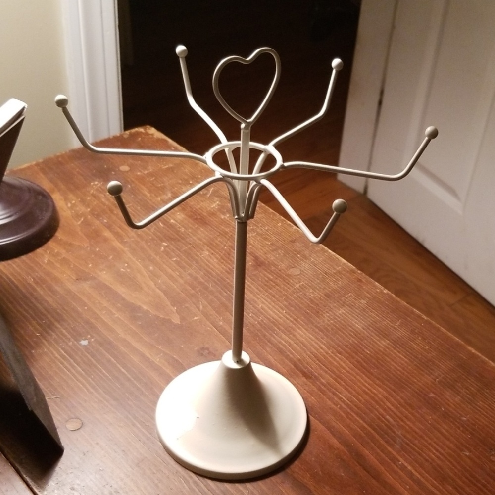 Necklace Spinner with Heart Design